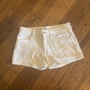 White Gap shorts